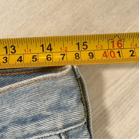 NWT Levi’s Premium 502 Women High Rise ‘90s Style Shorts Size 28 - Picture 12 of 16